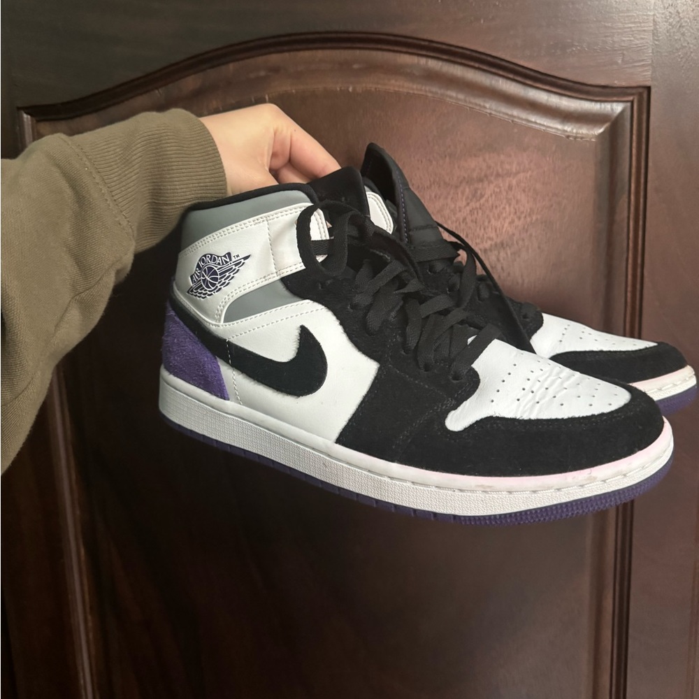 Air Jordan 1 Mid SE Purple